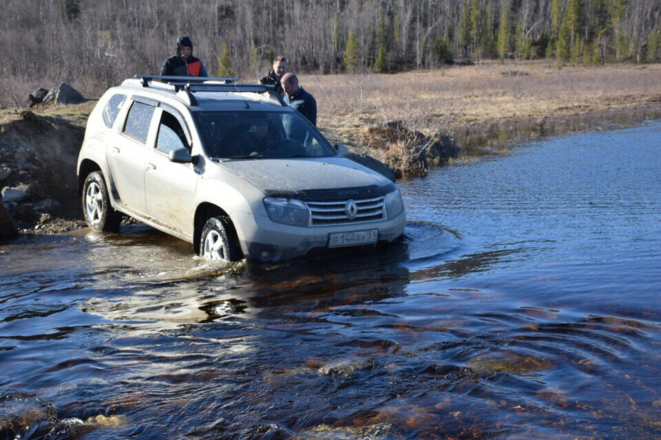 Берем брод толпой. Утопили две машины. Дастер, Toyota Hilux, УАЗ ...