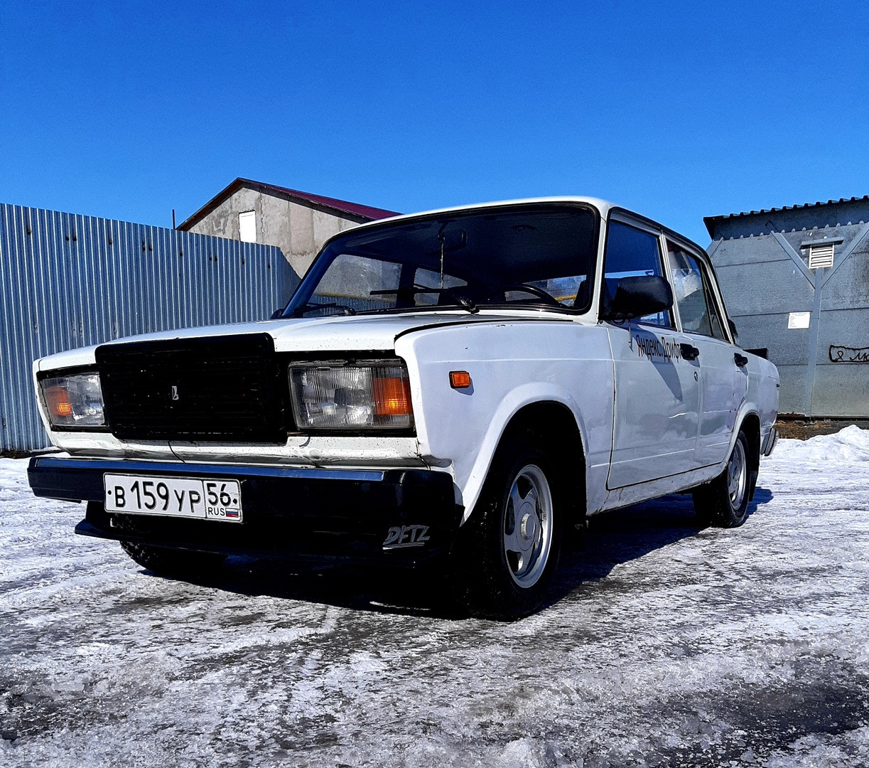 Сбежавшая семерка. Лада 2107 белая. Lada 2107 белая. Семерка ВАЗ 2107. Лада 2107 2.