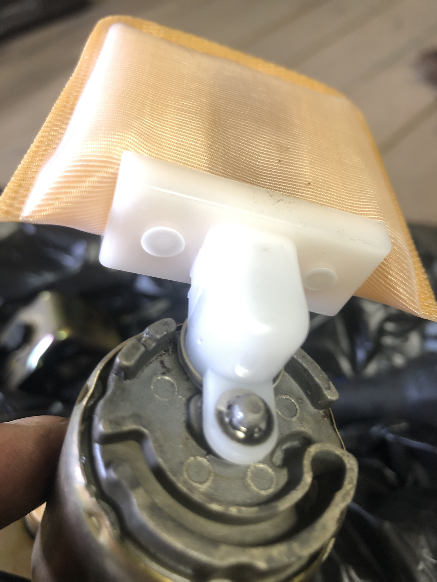 Замена топливного фильтра в баке. — Mitsubishi Galant (8G), 2,5 л, 1998 ...