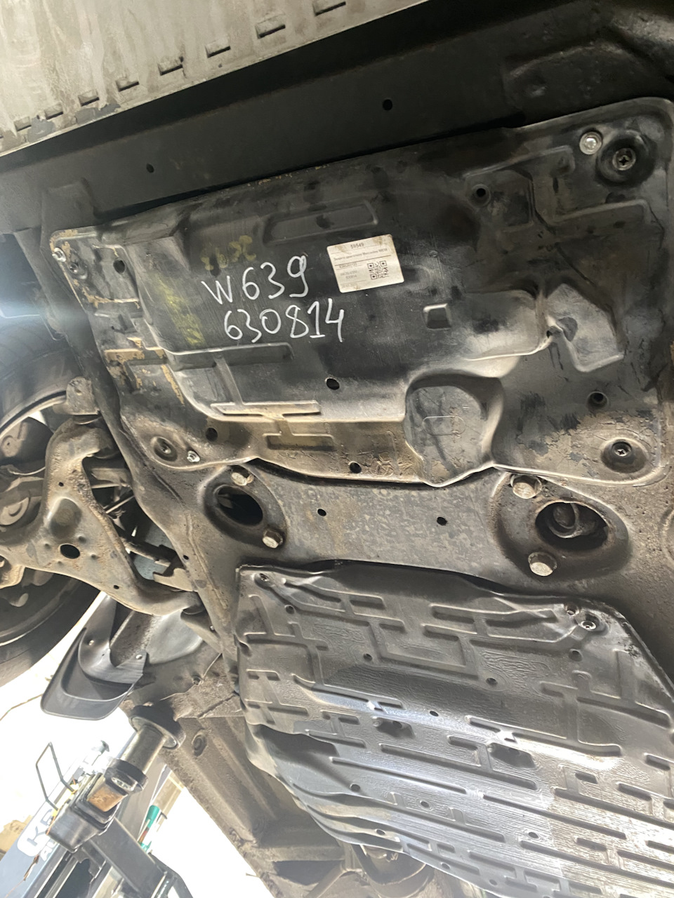 Установка пыльника двигателя — Mercedes-Benz Viano (W639), 3 л, 2007 ...