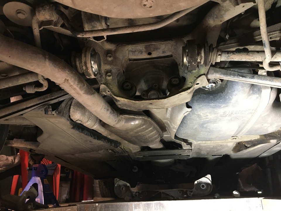 Задний сайлентблок редуктора — BMW 3 series (E46), 2 л, 1998 года ...