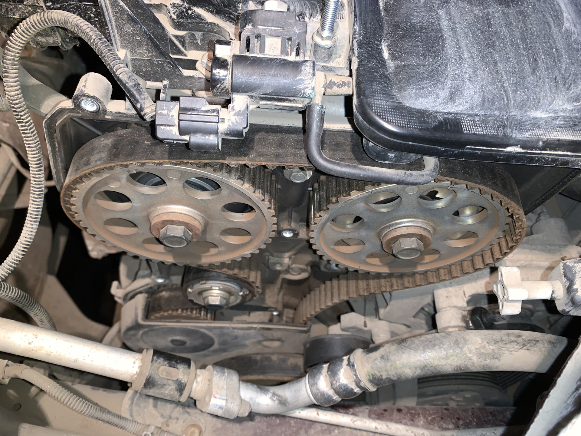 6. Приора метки грм 16кл. Грм двигателя 21127. Приора 16 клапанов порвался ремень грм. Ремень грм приора 127 мотор.