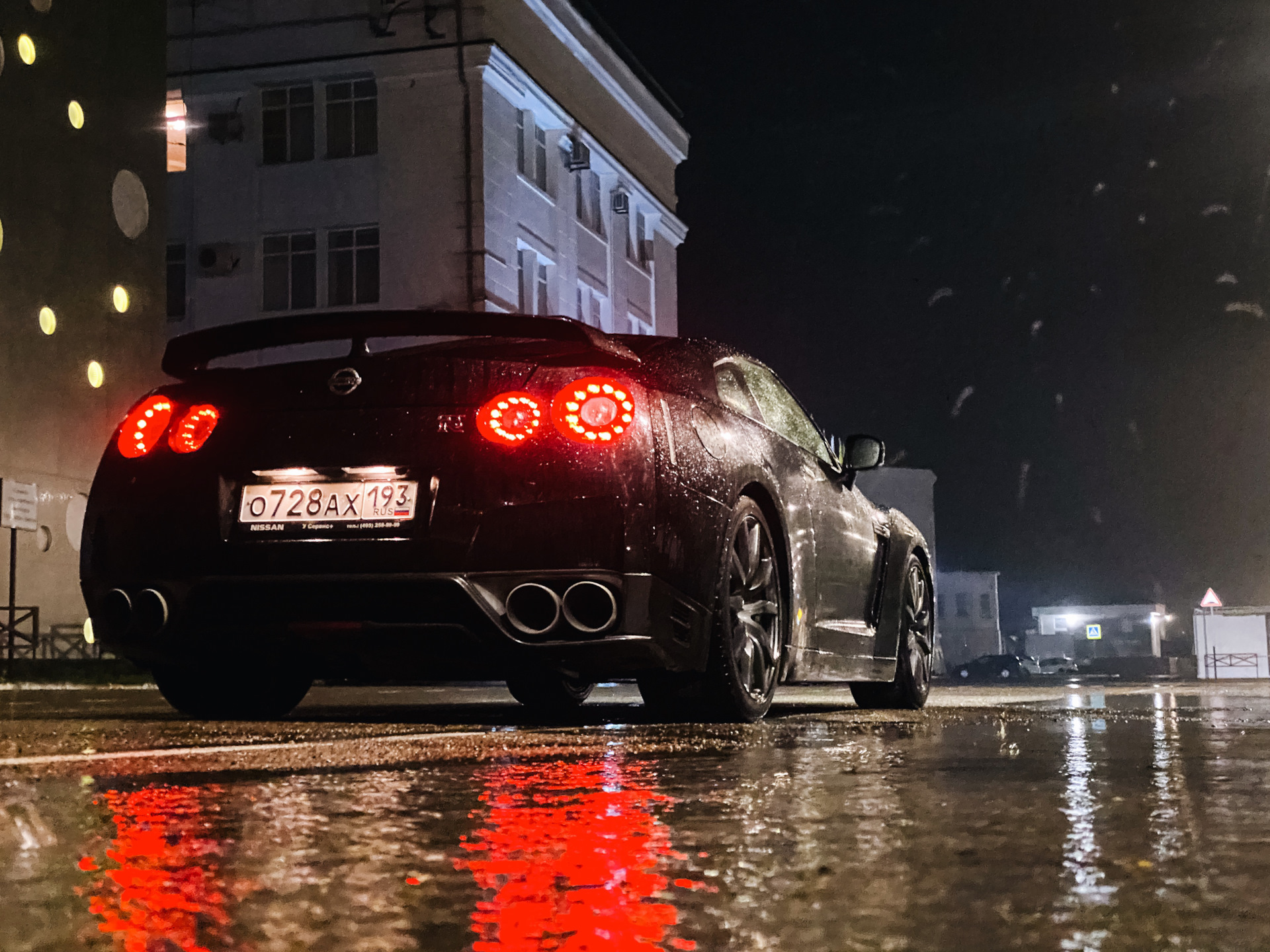 Nissan GTR 35 РћРіРЅРµРЅРЅС‹Р№ РІС‹С…Р»РѕРї