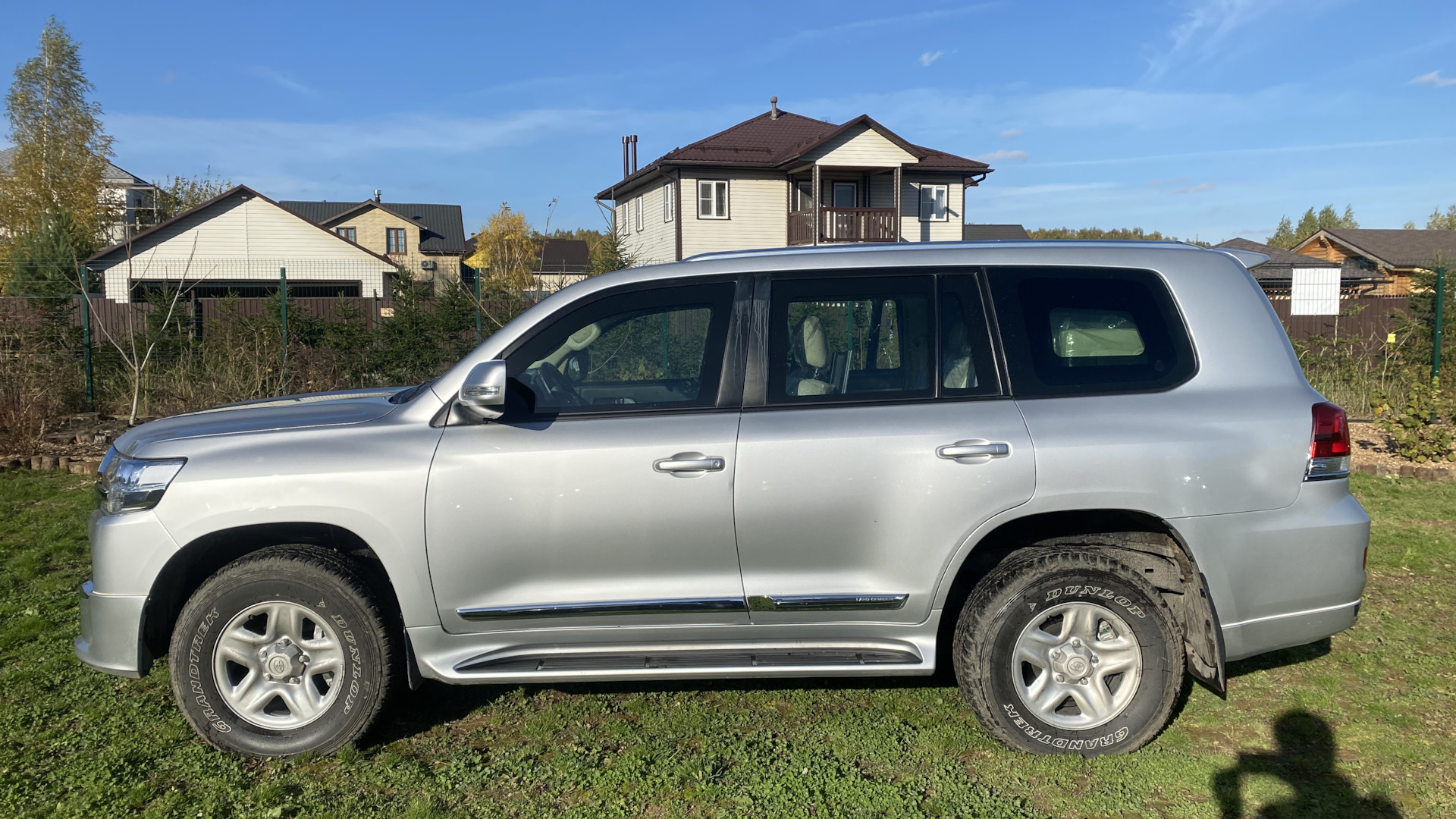 Продажа Toyota Land Cruiser 200 2019 (дизель, АКПП) — с историей  обслуживания — DRIVE2.RU