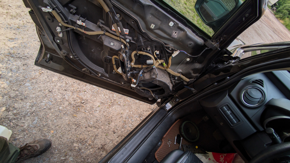 Ремонт ограничителя двери ремкомплектом — Mazda CX-7, 2,5 л, 2011 года ...