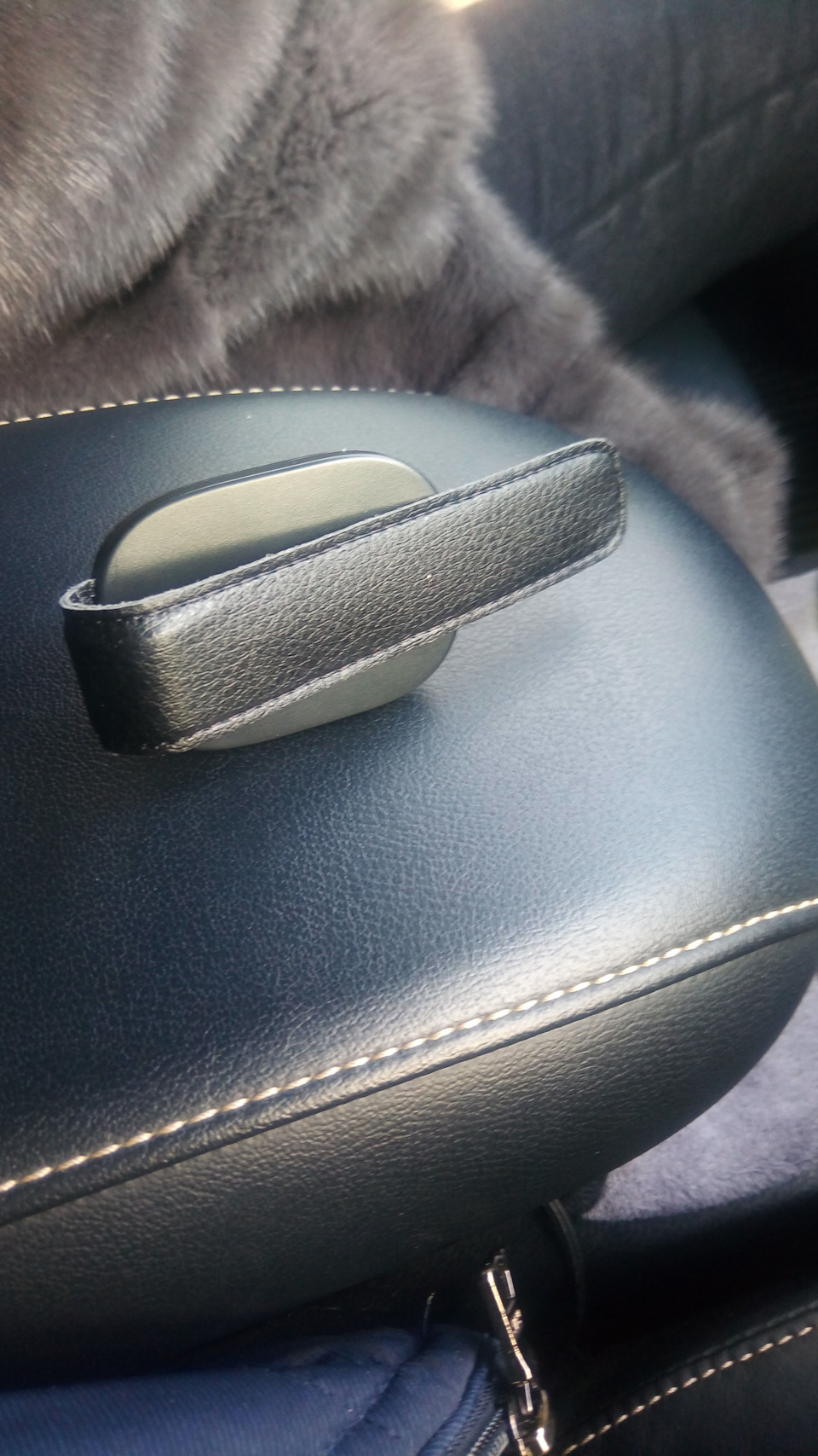 Крепление для очков — Toyota Harrier (3G), 2,5 л, 2017 года | просто ...