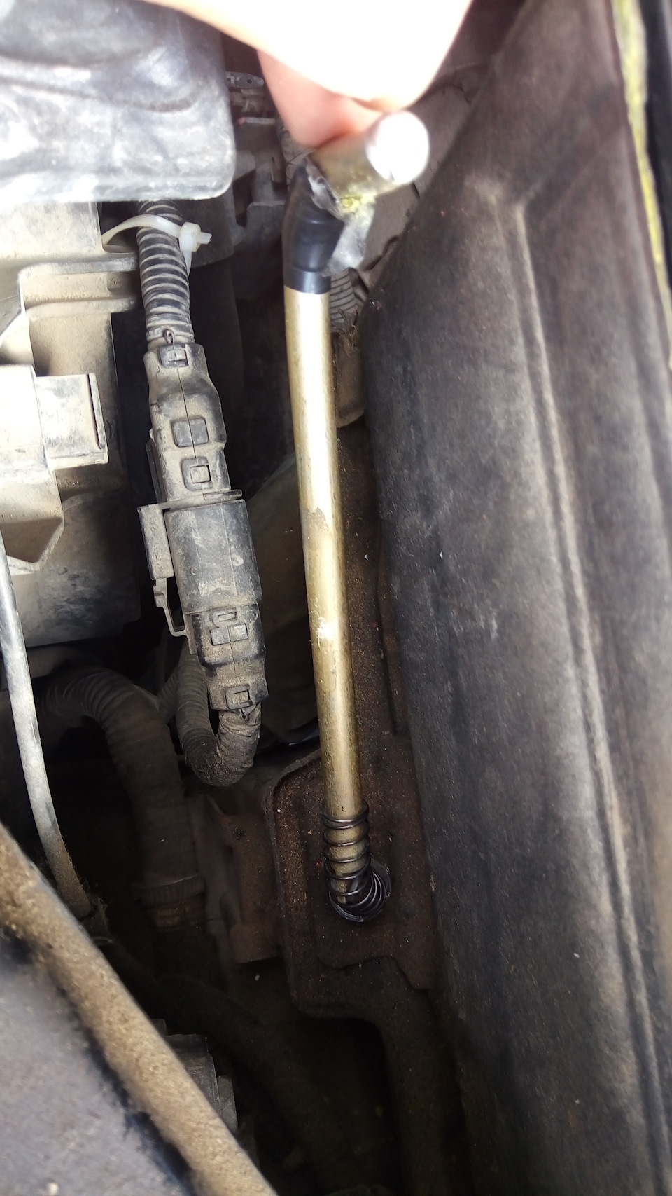 Доработка крепления аккуму — Hyundai Santa Fe (1G), 2 л, 2008 года ...