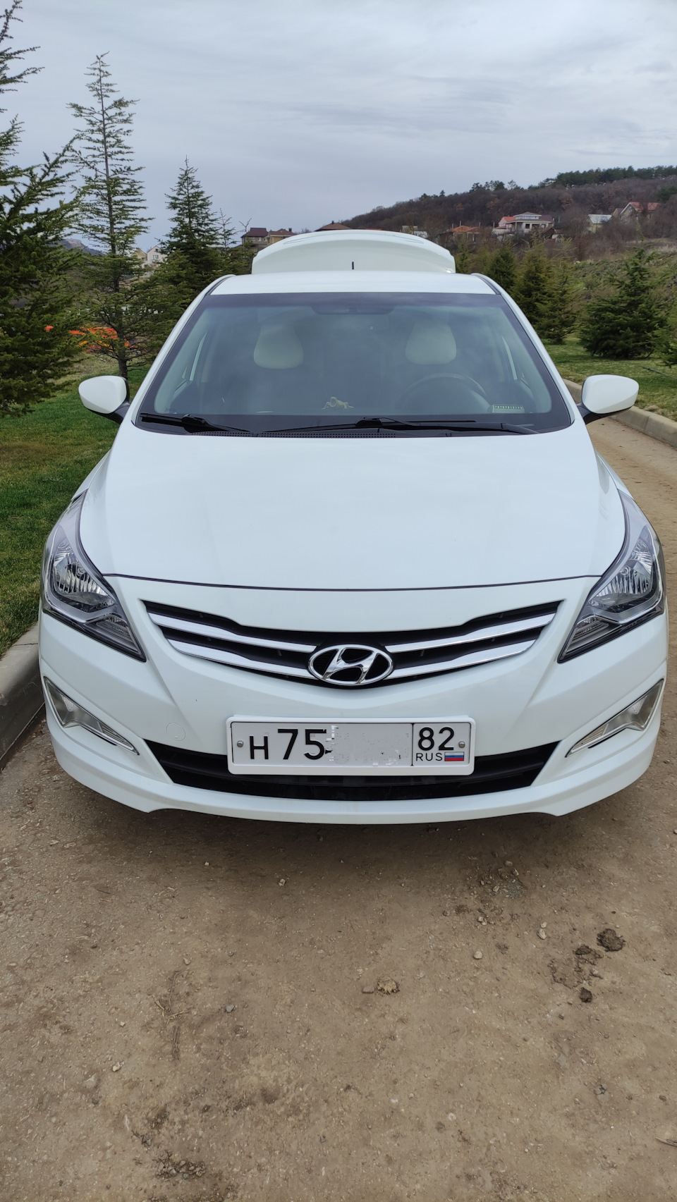 Белые рамки — Hyundai Solaris, 1,6 л, 2015 года | аксессуары | DRIVE2