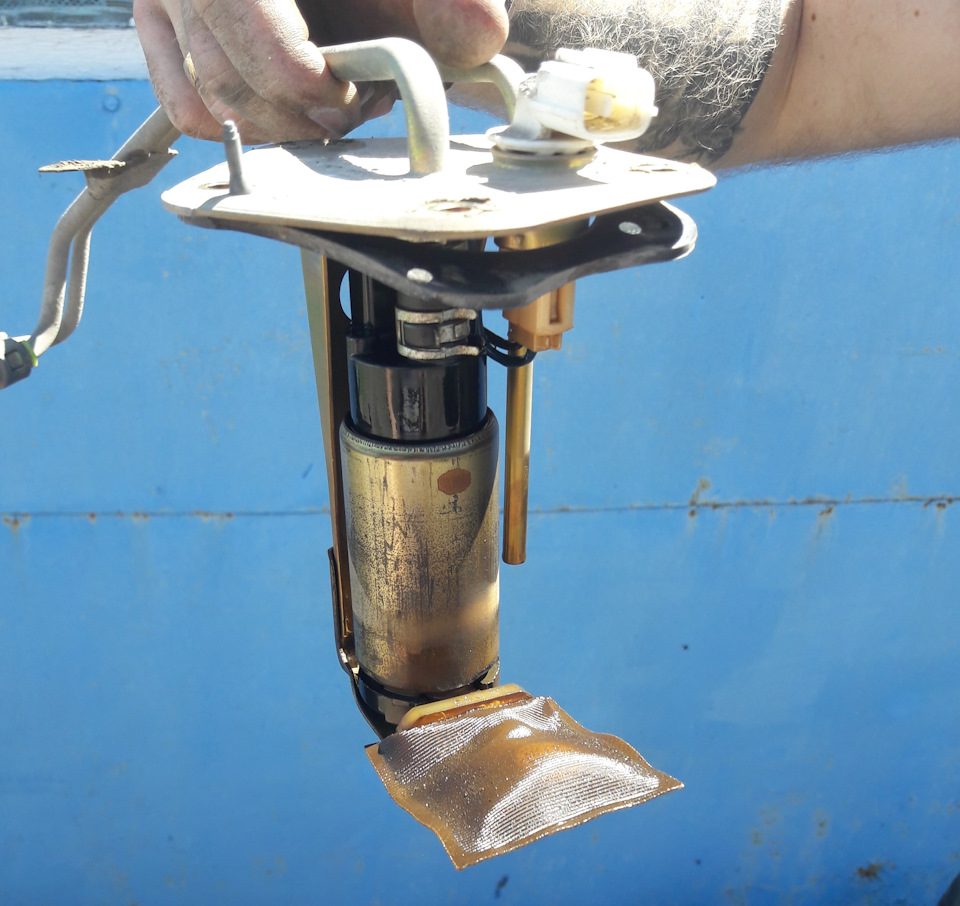 Заменили топливный насос и сеточку в бензобаке. — Mitsubishi Mirage V ...