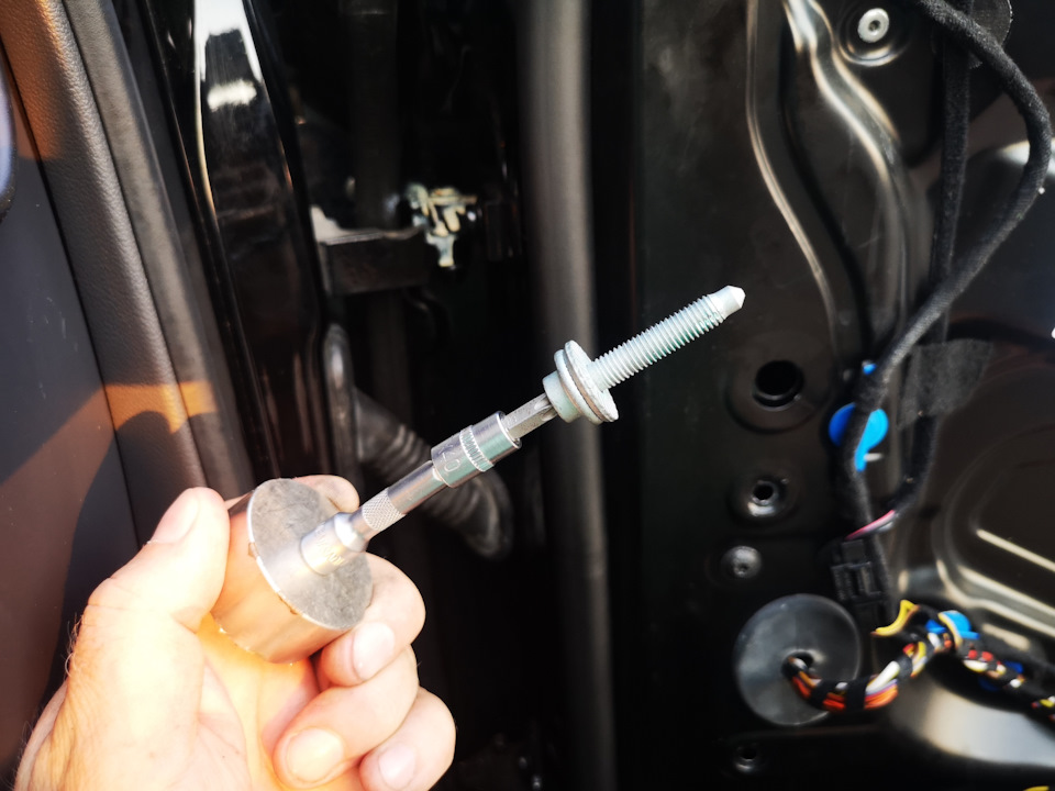 Замена микровыключателя (микрик, концевик) в правой передней двери ...