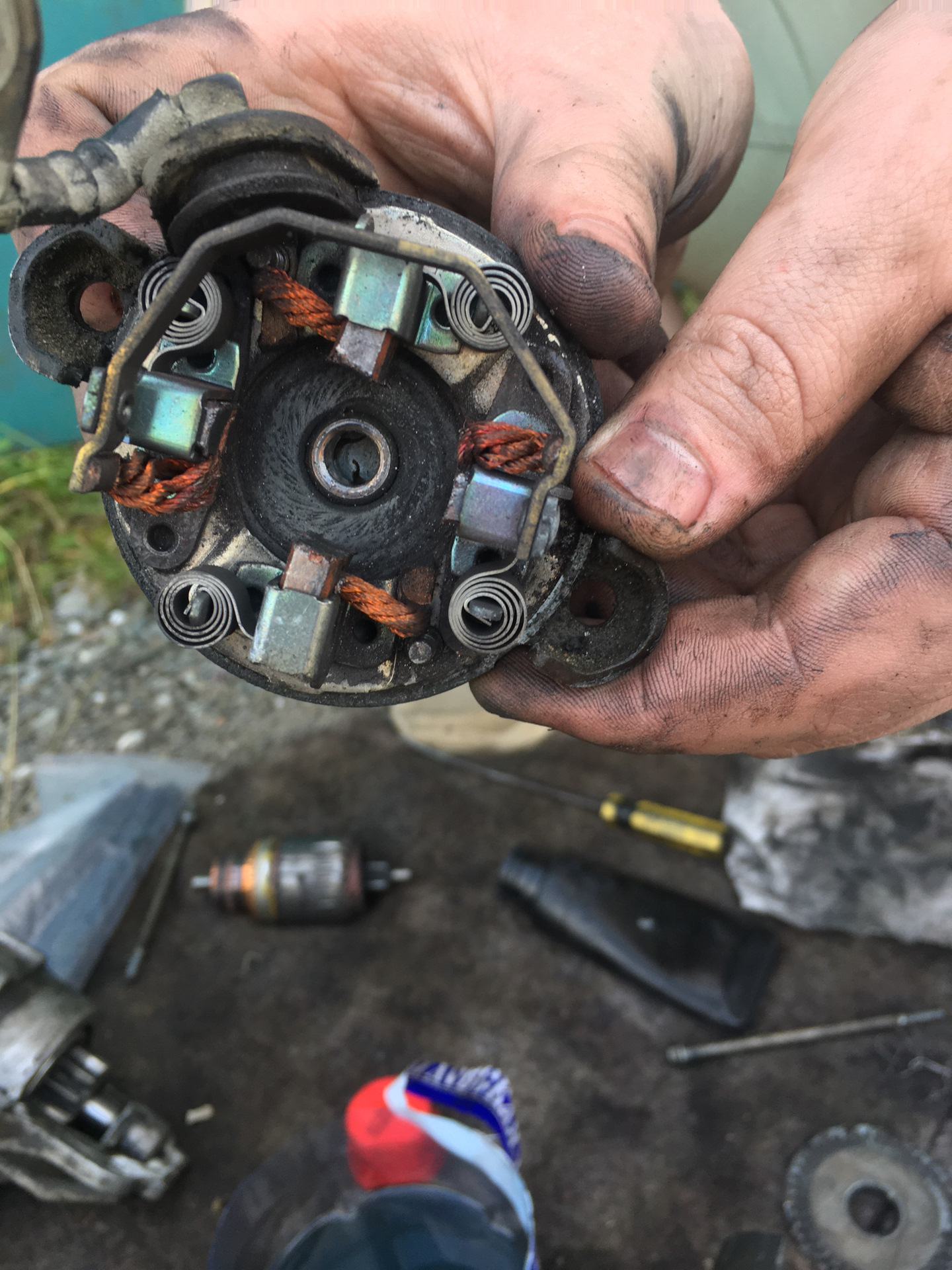 Замена щёток генератора форд фокус 2 1. Ford focus 1 1. 6 2011. Шетка генератара форд фокус 2. Щетки генератора форд фокус 2.