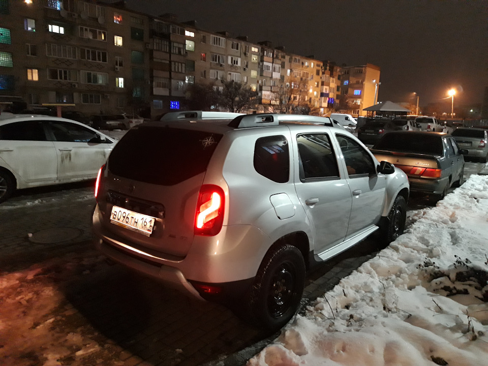 Рено освещение. Рено Дастер 2018 лампочка ближнего света. Рено Дастер 2018 год лампа ближнего света. Лампа ближнего света Рено Дастер 2016. Лампы в Рено Дастер 2016 года.