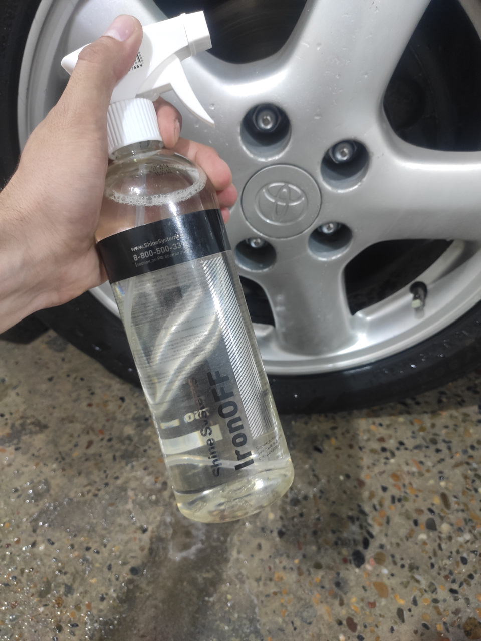 Наносим средство и смотрим за процессом — Toyota Chaser (100). Запчасти на фото: S0033