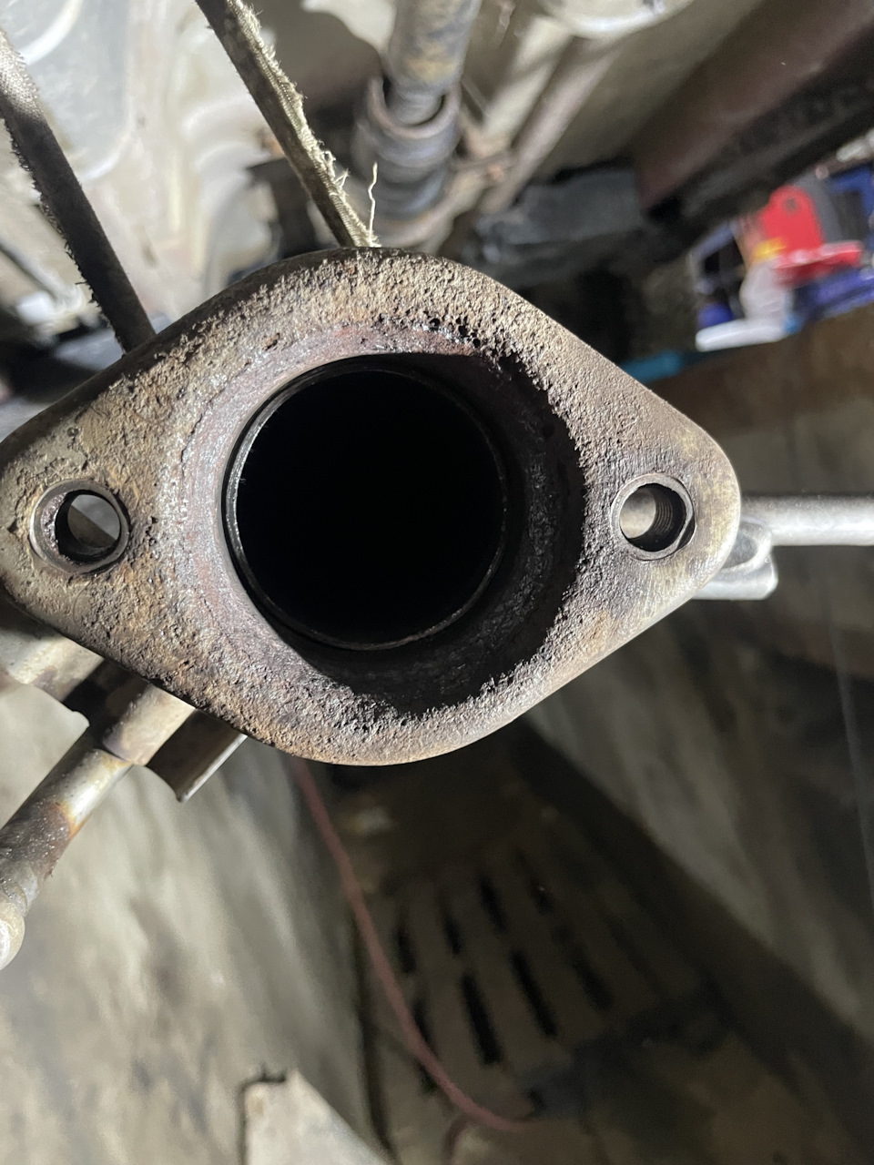 Ответную часть тоже пришлось почистить, здесь уже побыстрее всё сошло и напильник здесь уже был более востребован — Suzuki SX4 (1G)