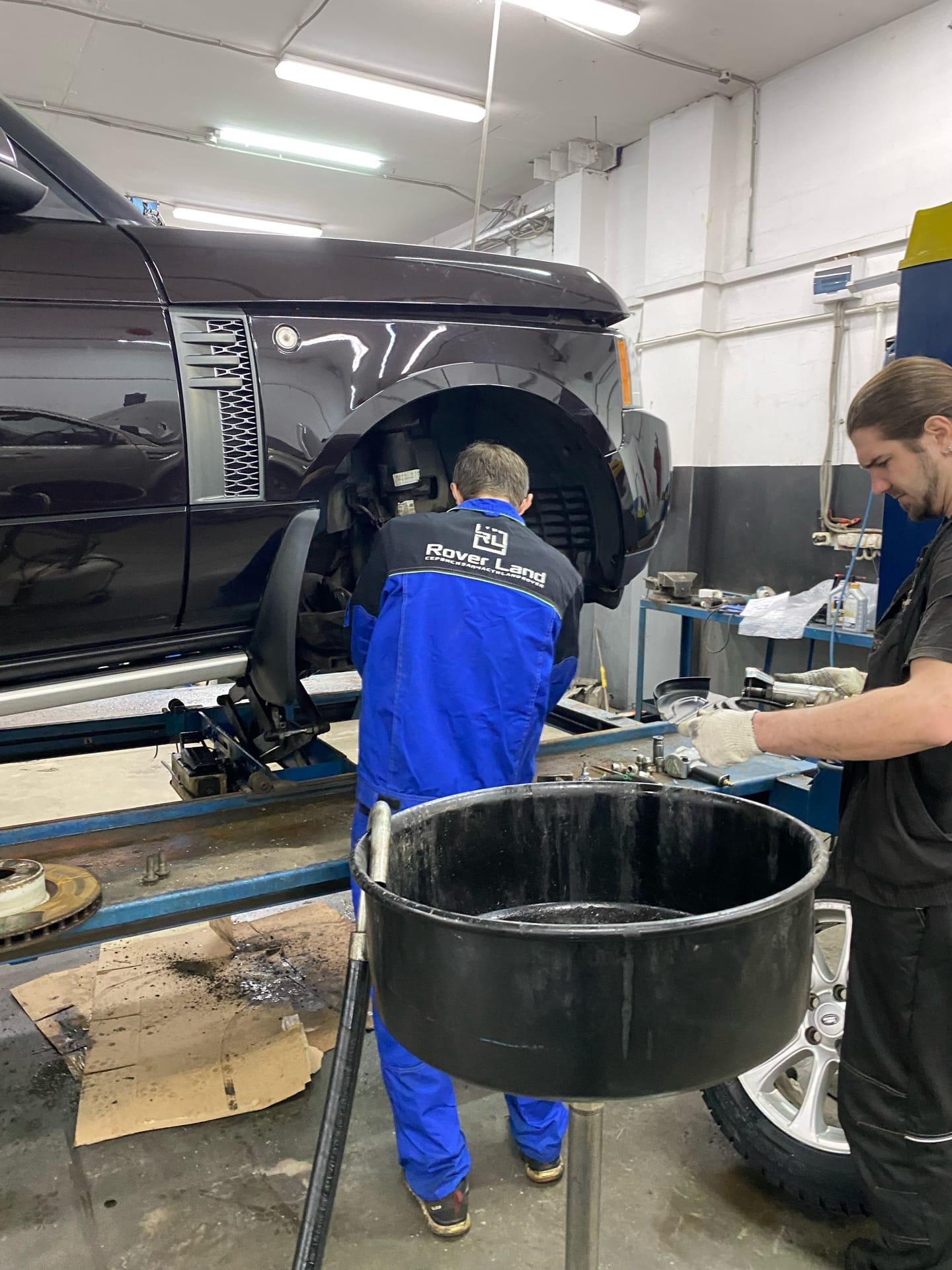 Замена маслоохладителя двигателя в развале блока. — Land Rover Range ...