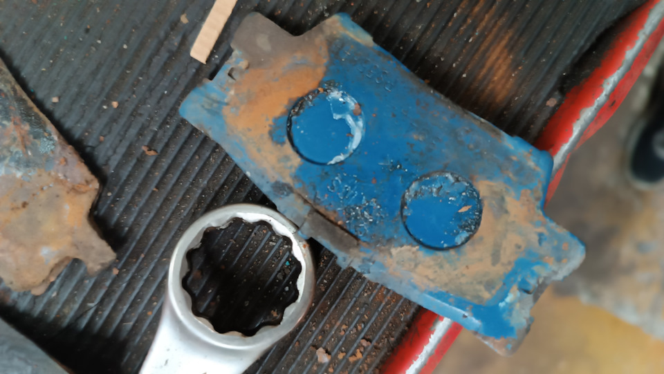 Фото в бортжурнале Toyota RAV4 (IV)