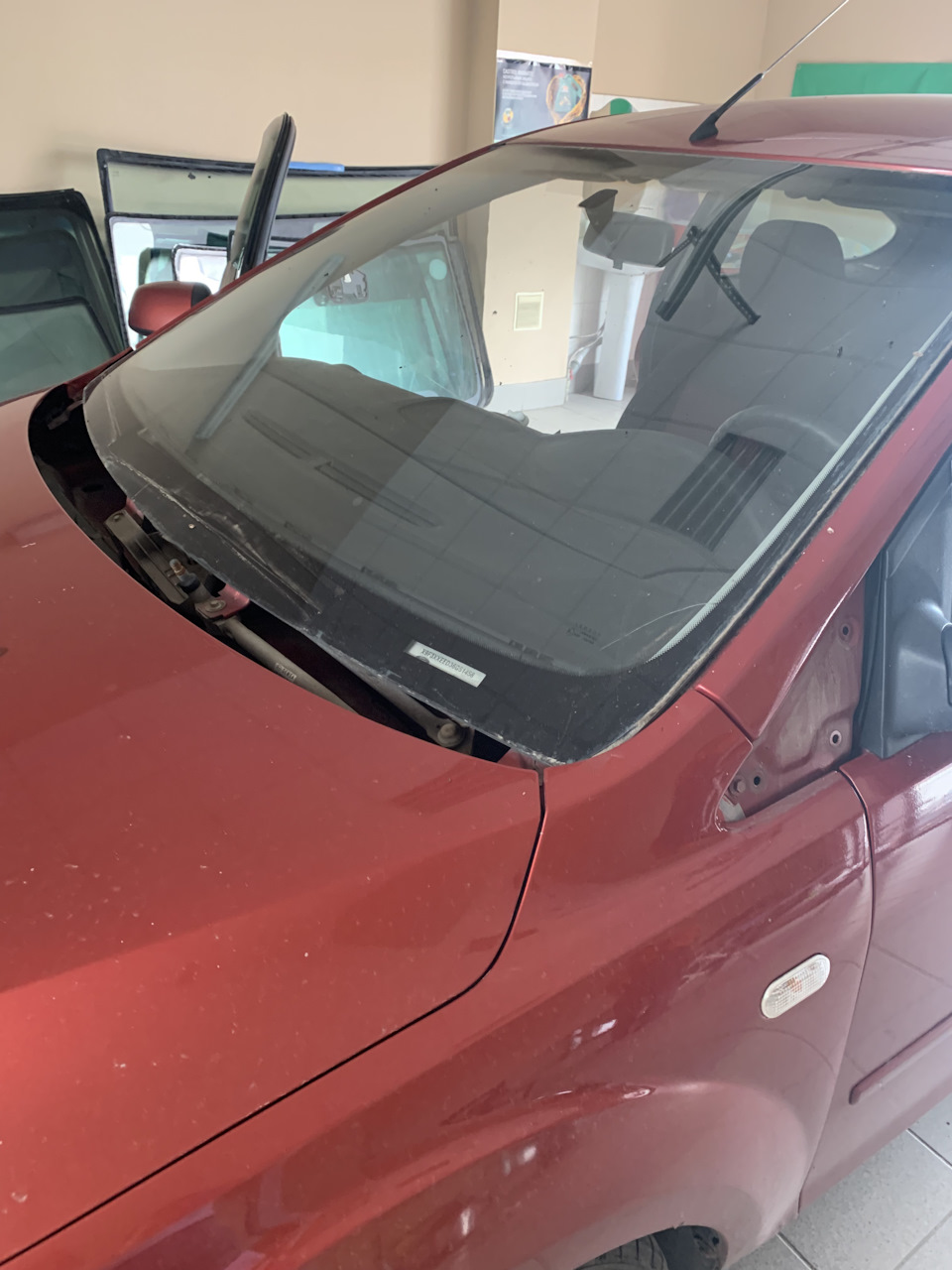 Замена лобового стекала(наконец-то)🤣 — Ford Focus II Hatchback, 2 л ...