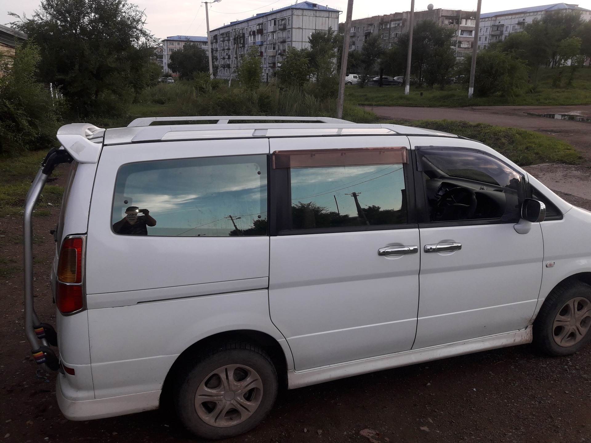 Ниссан серена без пробега. Nissan Serena 2.0 1998. Рейлинги на Ниссан Серена с24. Ниссан Серена с24 2000. Ниссан Серена 96.