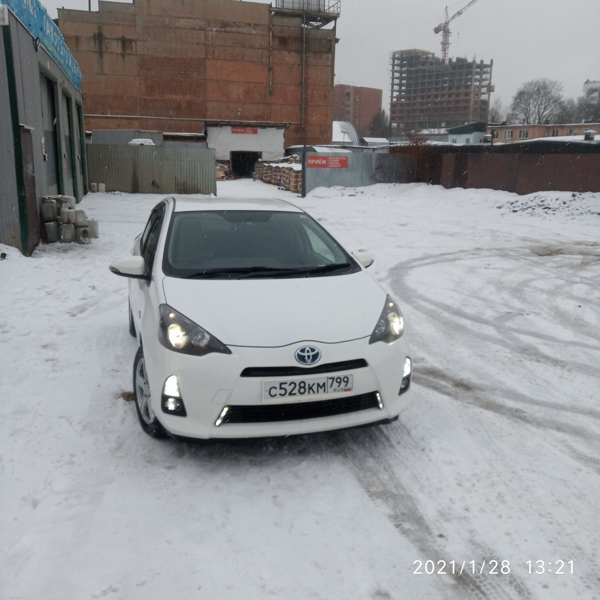 Переделка фар ксенон — Toyota Aqua, 1,5 л, 2013 года | тюнинг | DRIVE2