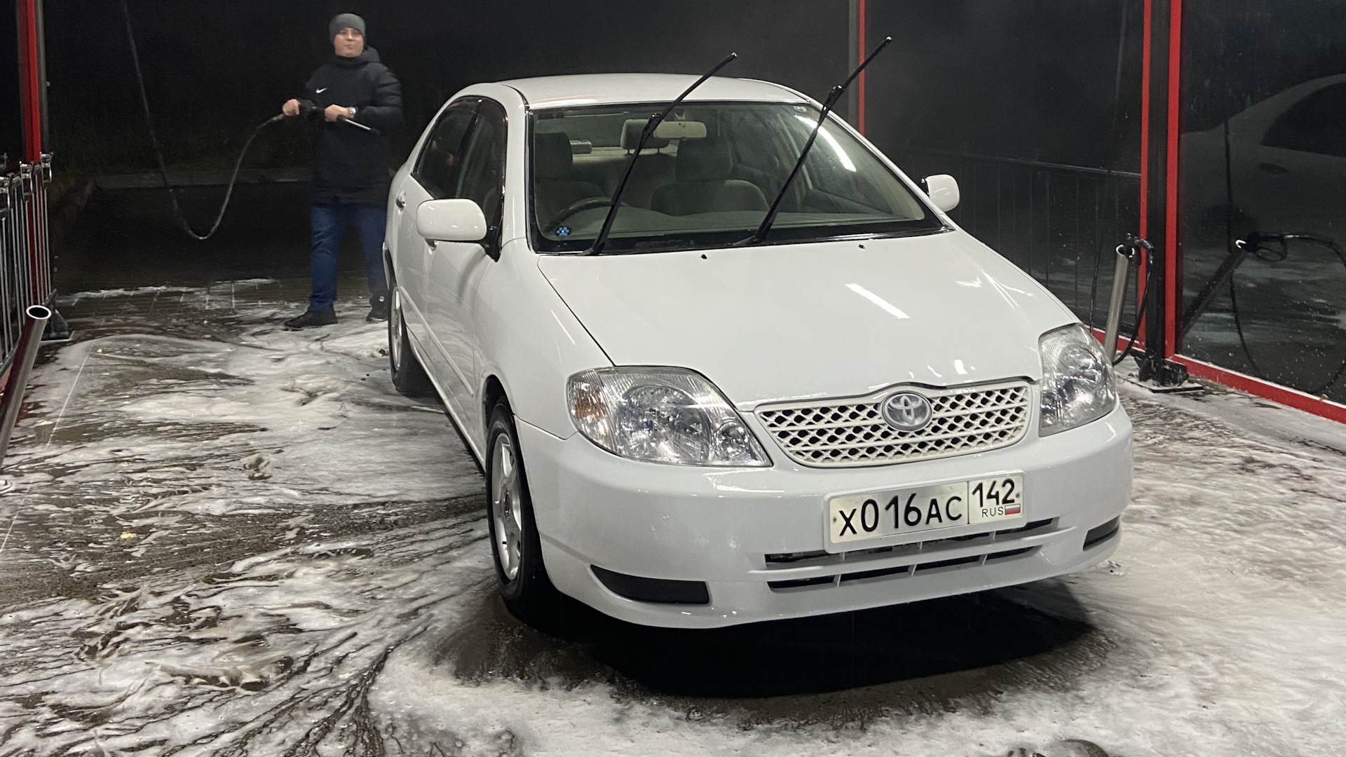 Королла 2002 121 кузов. Toyota Corolla nze121. Королла 120 белая. Мойка Королла белое. Мойка Королла белое РНГ.