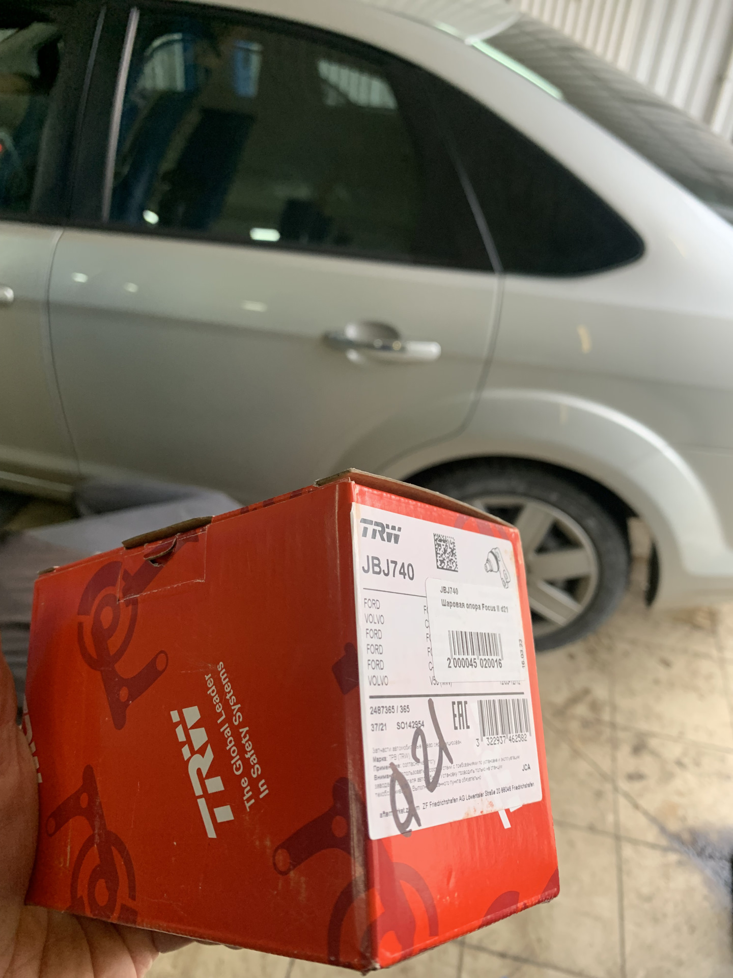 Замена шаровой опоры TRW на TRW — Ford Focus II Sedan, 1,6 л, 2011 года |  визит на сервис | DRIVE2