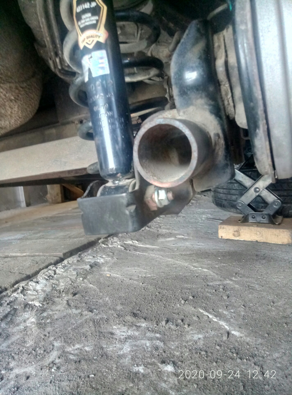 Устранение небольшого постукивания в заднем правом амортизаторе ...