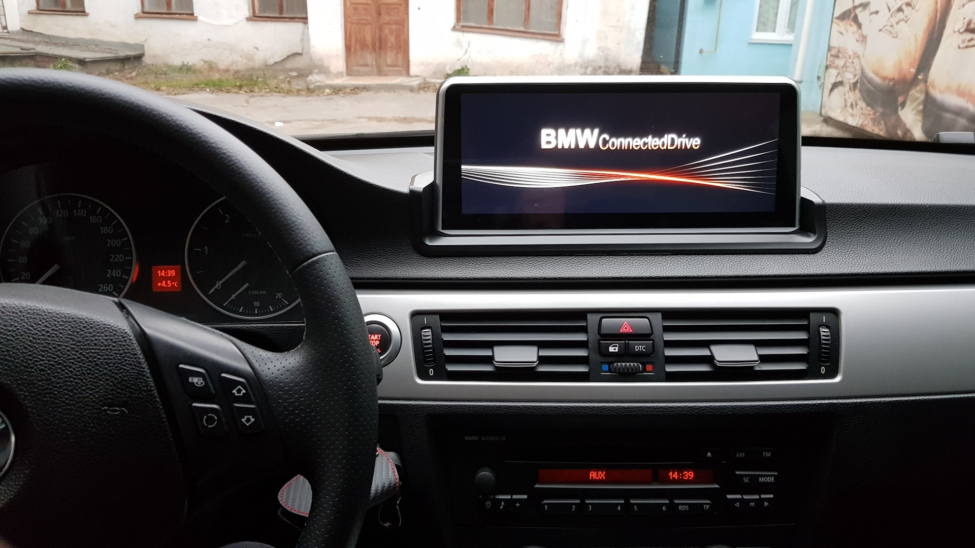 Бмв установка. NBT EVO e90. БМВ е90 NBT. Android NBT BMW e90. Монитор БМВ е90.