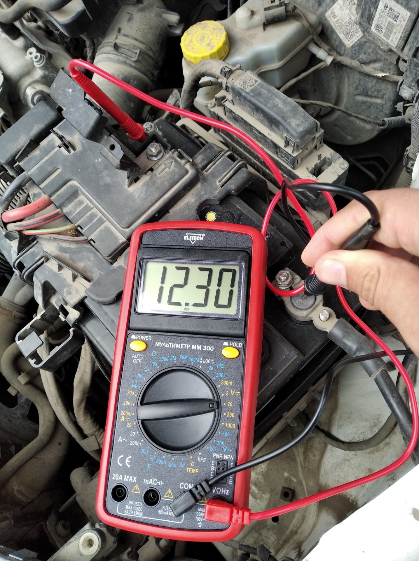 Проверка оборотов. Цифровой тахометр для бензопилы. Мультиметр проверить датчик температуры. Цифровой тахометр для бензопилы. Проверка датчика дпдз мультиметром.