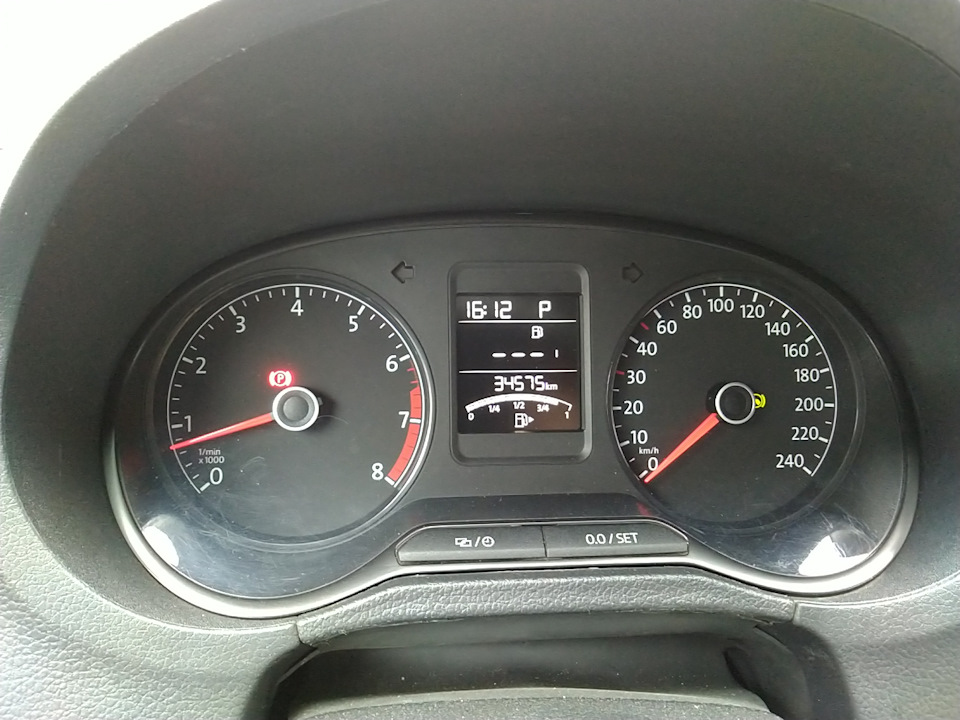 Остаток в баке. Функция до первой заправки — Volkswagen Polo Sedan, 1.6 л.,  2017 года на DRIVE2