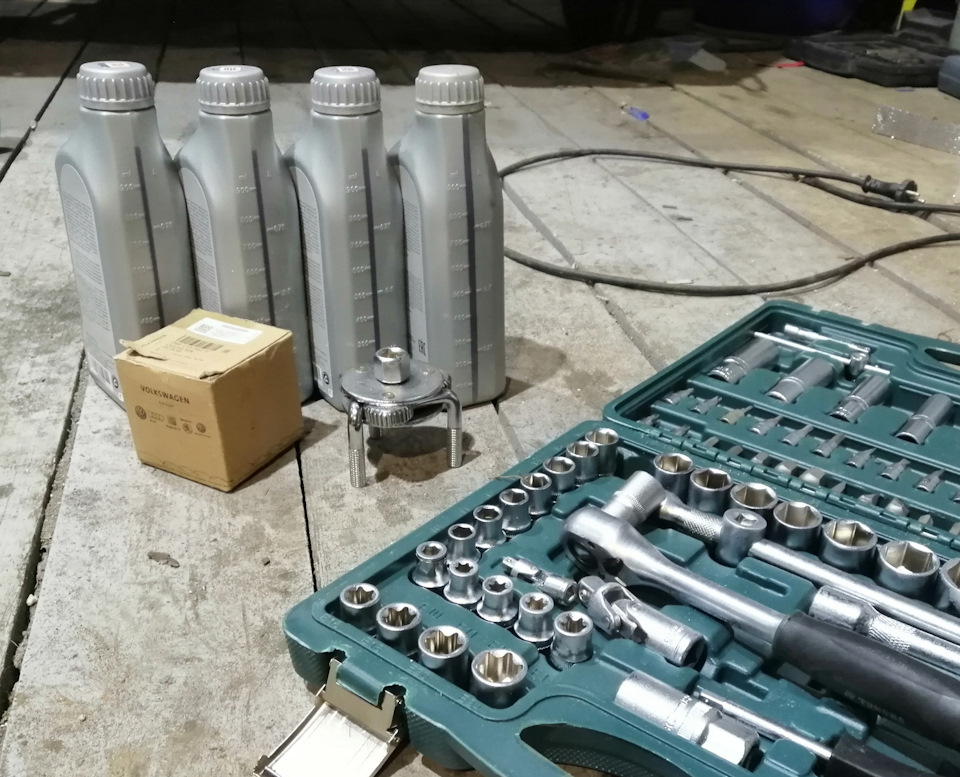 Замена масла — Volkswagen Polo Sedan, 1,4 л, 2018 года | просто так ...