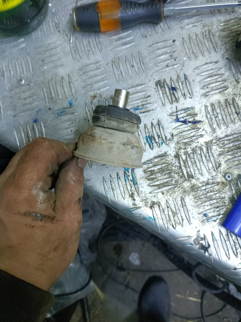 Переделка задних амортизаторов — Nissan Elgrand (E51), 3,5 л, 2002 года ...