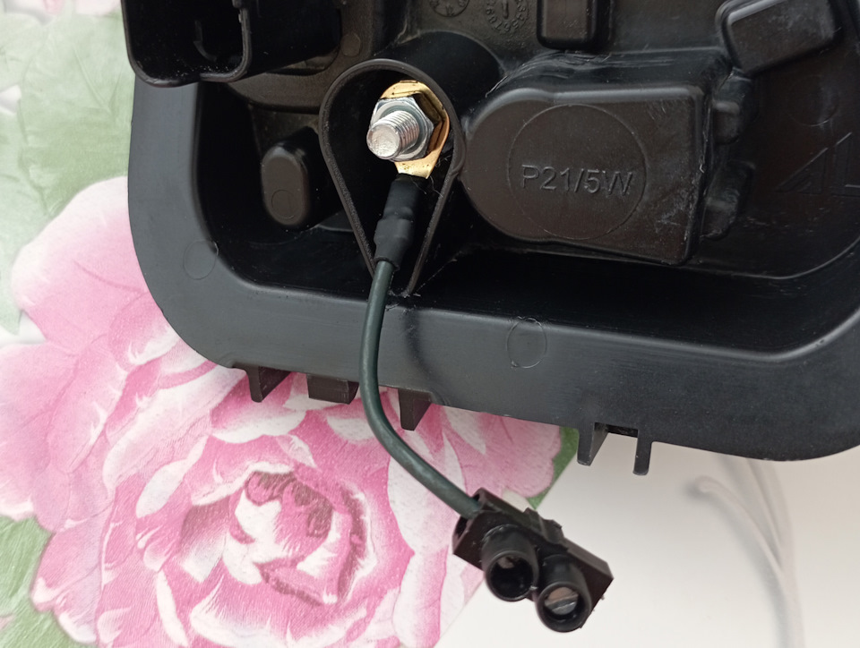 #23 Масса задних фонарей — Renault Fluence, 1,6 л, 2013 года | поломка ...