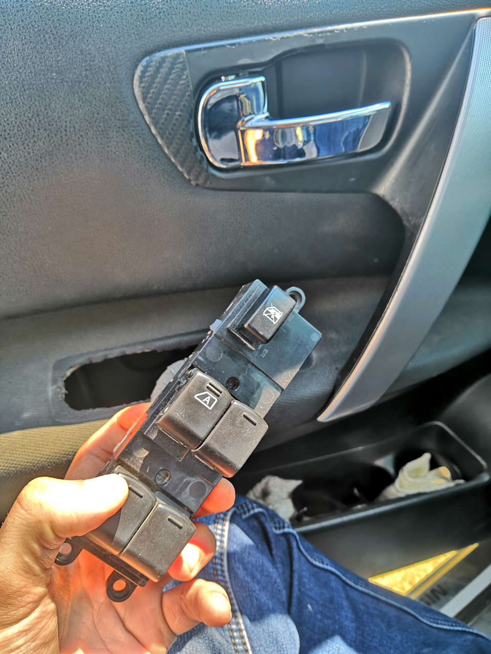 Не опускает заднее стекло с водительского блока — Nissan Qashqai (1G ...