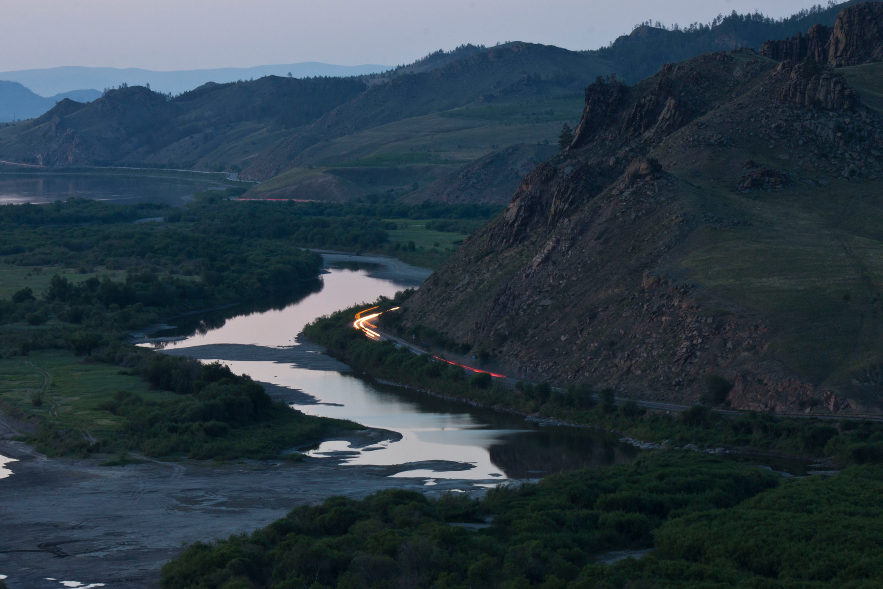 Улан удэ расположен на реке. Река Селенга в Улан Удэ. Река Саланга в Бурятии вид сверху. Река Селенга Монголия. Река Селенга в Бурятии Дельта.