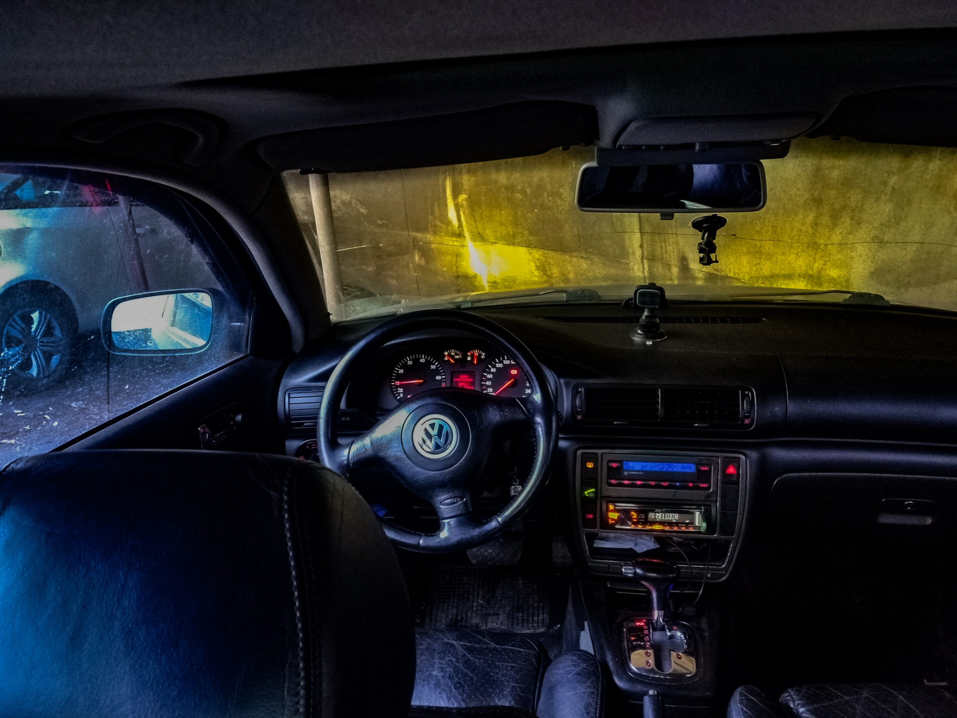Подсветить 5. Passat b5 подсветка салона. Подсветка салона Фольксваген Пассат б5. Passat b5 салон ночью. Volkswagen Passat b5 салон ночью.