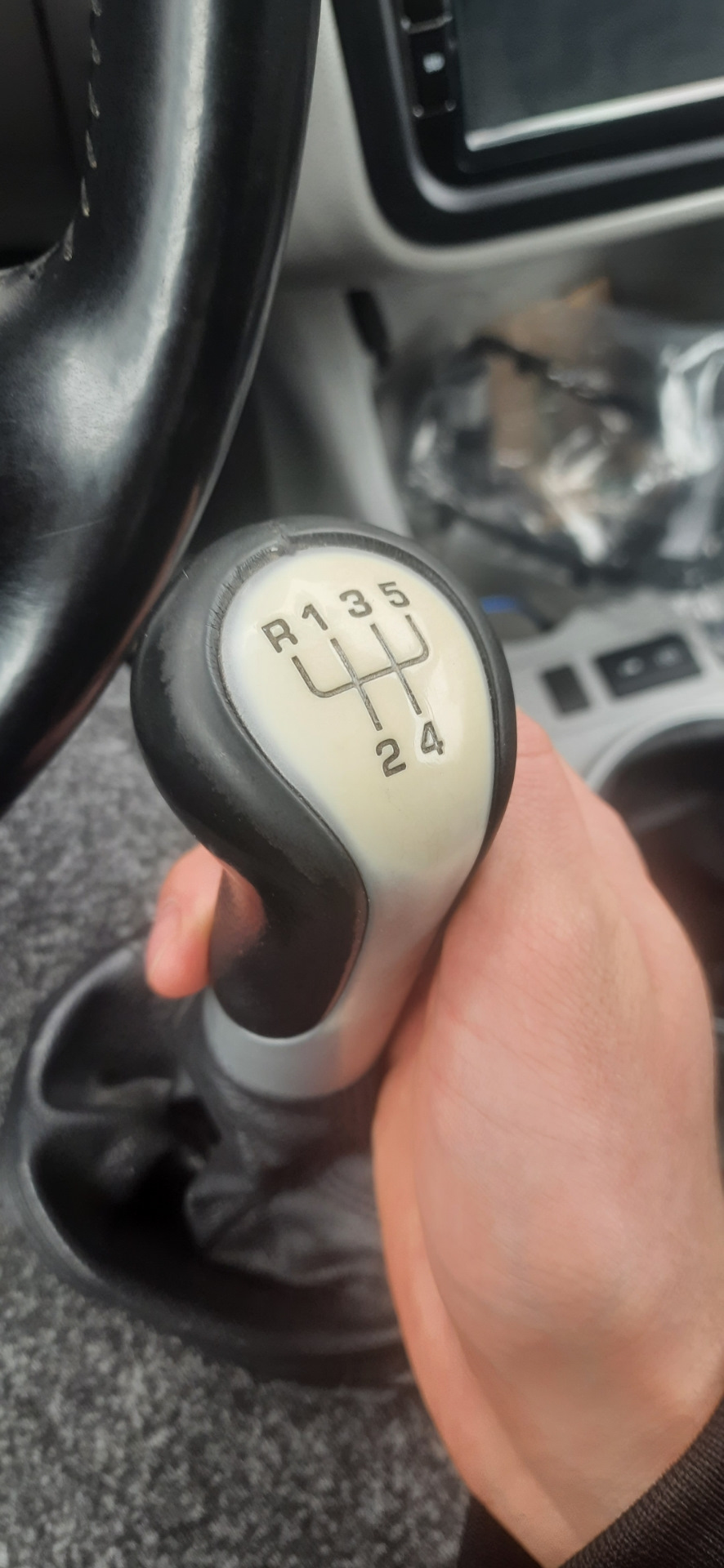Как снять ручку кпп фабия 2 Замена ручки кпп - Skoda Fabia Mk2, 1,4 л, 2008 года тюнинг DRIVE2