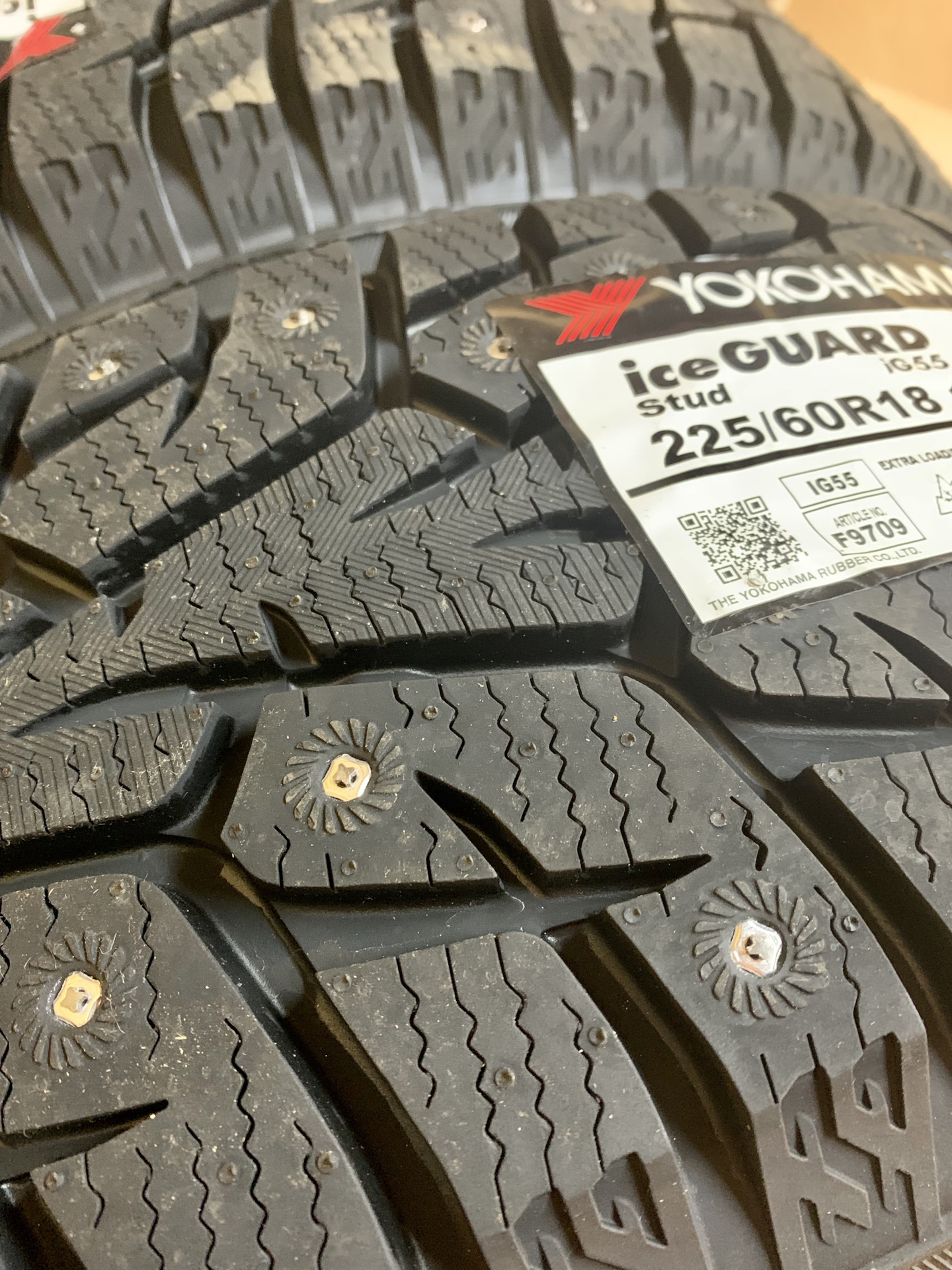 Yokohama iceguard stud ig55. Yokohama ICEGUARD stud ig55 265/60 r18. 225/55/18 Шипы. Yokohama ICEGUARD stud ig55 цена 10500 руб..