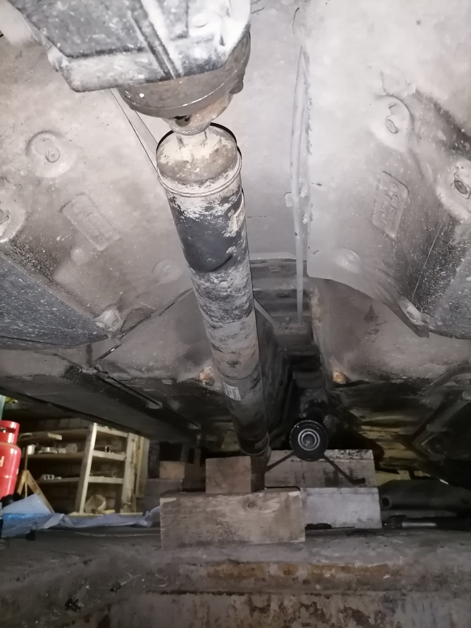 Подвисной подшипник — Audi A6 (C5), 2,5 л, 1999 года | своими руками ...