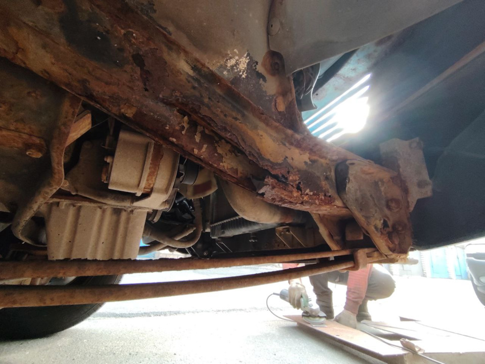 2 — Mercedes-Benz T1