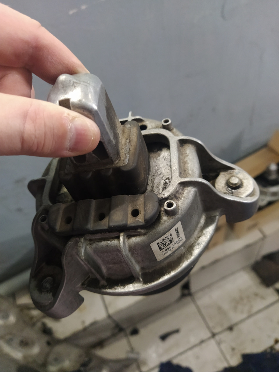 Замена подушек двигателя и подушки АКПП . F10 n20 xDrive. — BMW 5 ...