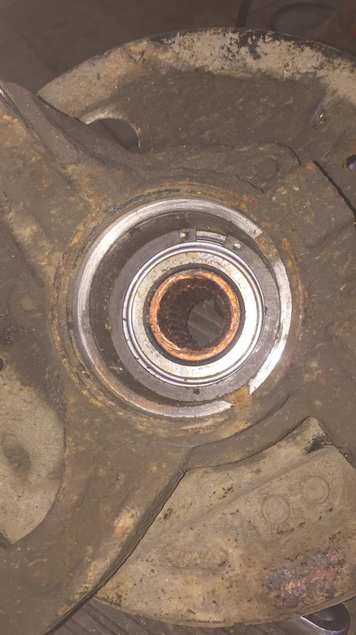 Замена заднего левого подшипника ступицы — Renault Duster (1G), 1,5 л ...