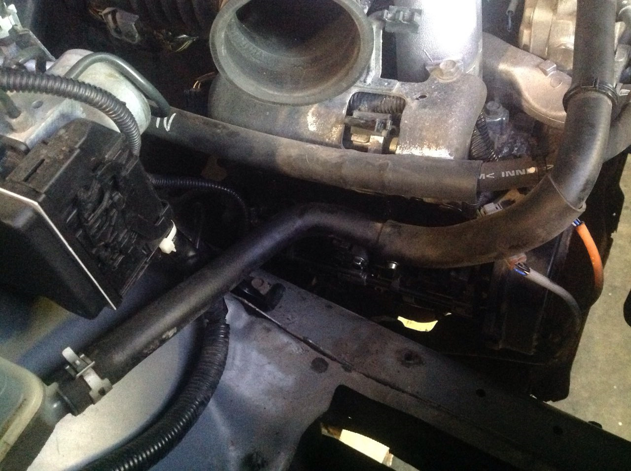 Устранение течи свечных колодцев — Subaru Forester (SH), 2,5 л, 2008 ...