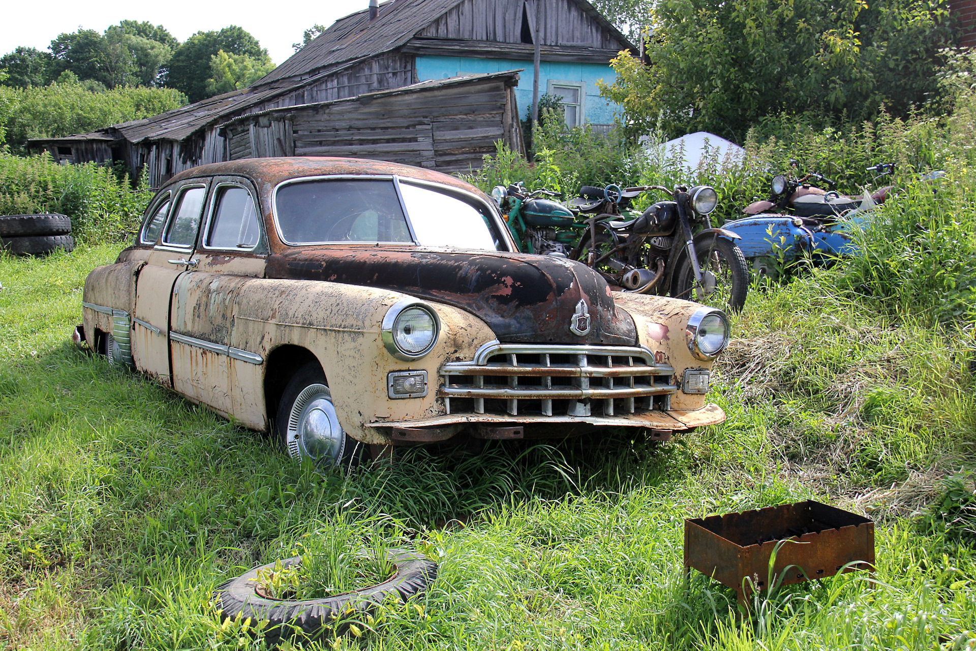 Машины в городище