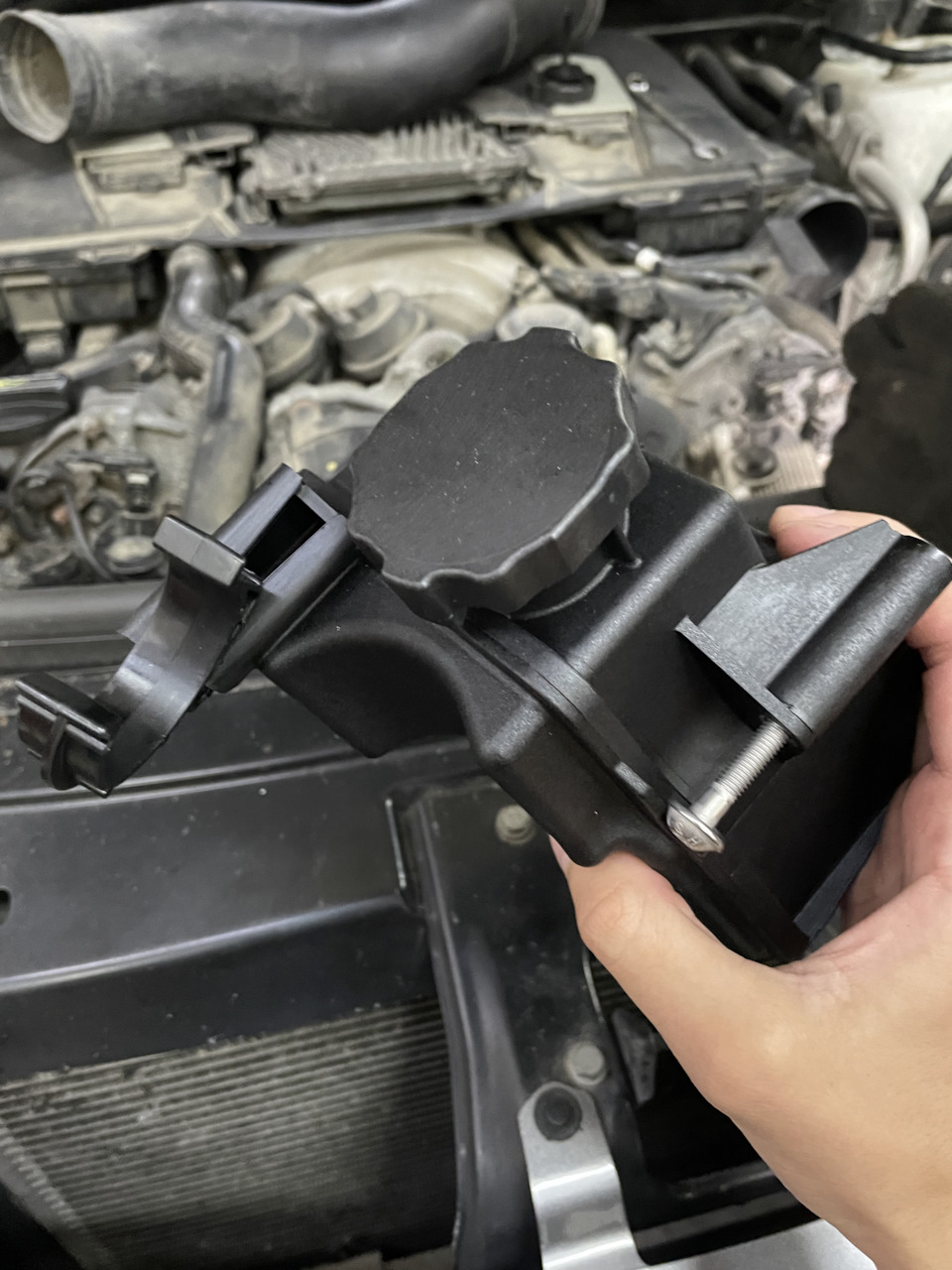 Замена жидкости ГУР с бачком — Mercedes-Benz M-Class (W164), 5,5 л ...