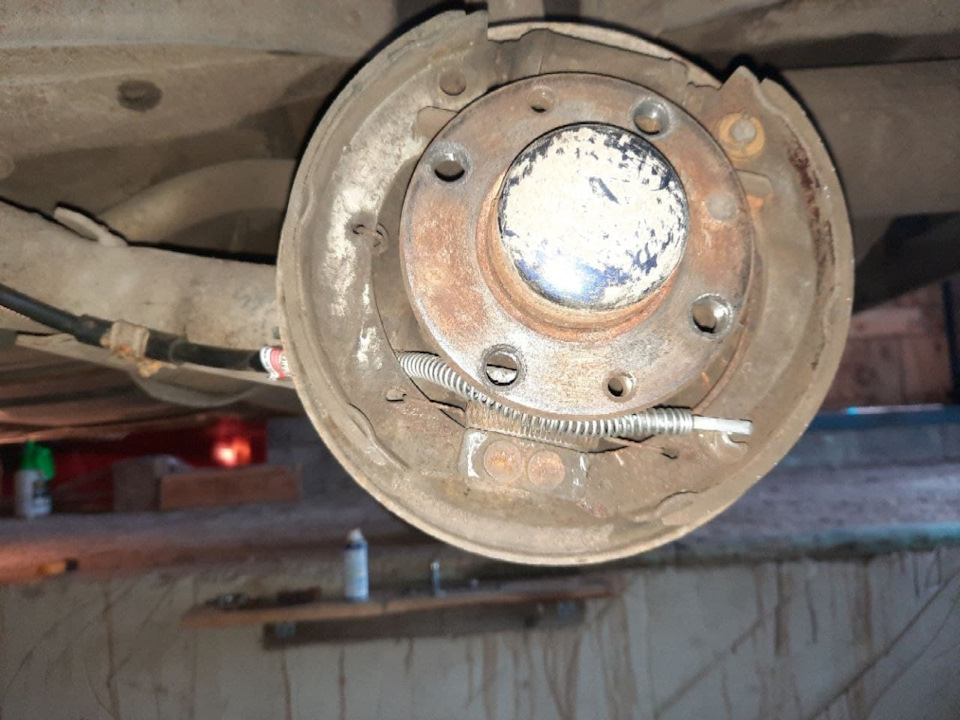 Замена тросика ручника — LADA 2114, 1,6 л., 2012 года | своими руками ...