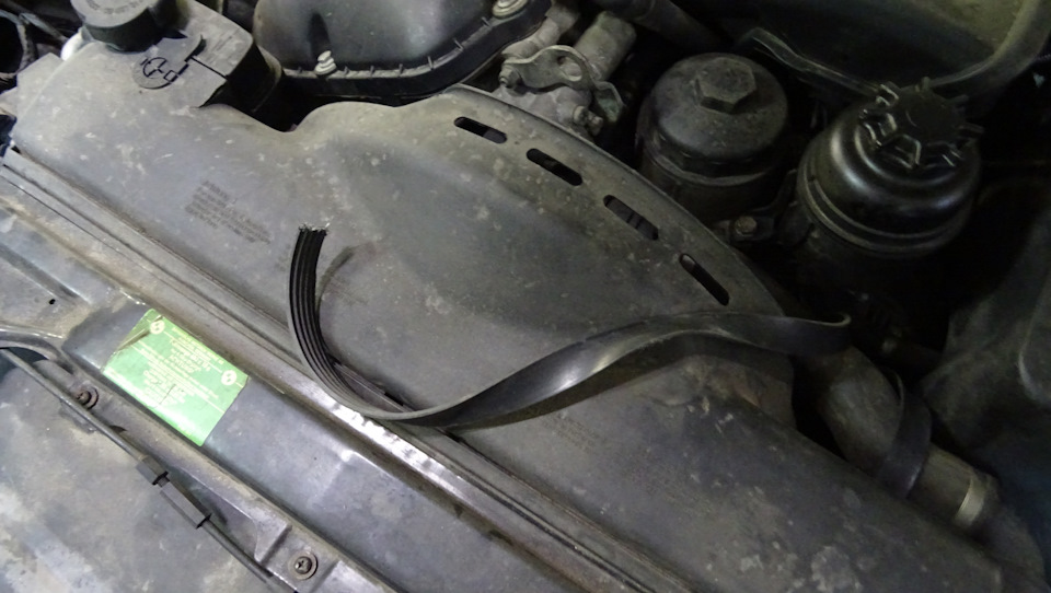 Порвался приводной ремень. — BMW 7 series (E38), 2,8 л, 1999 года ...