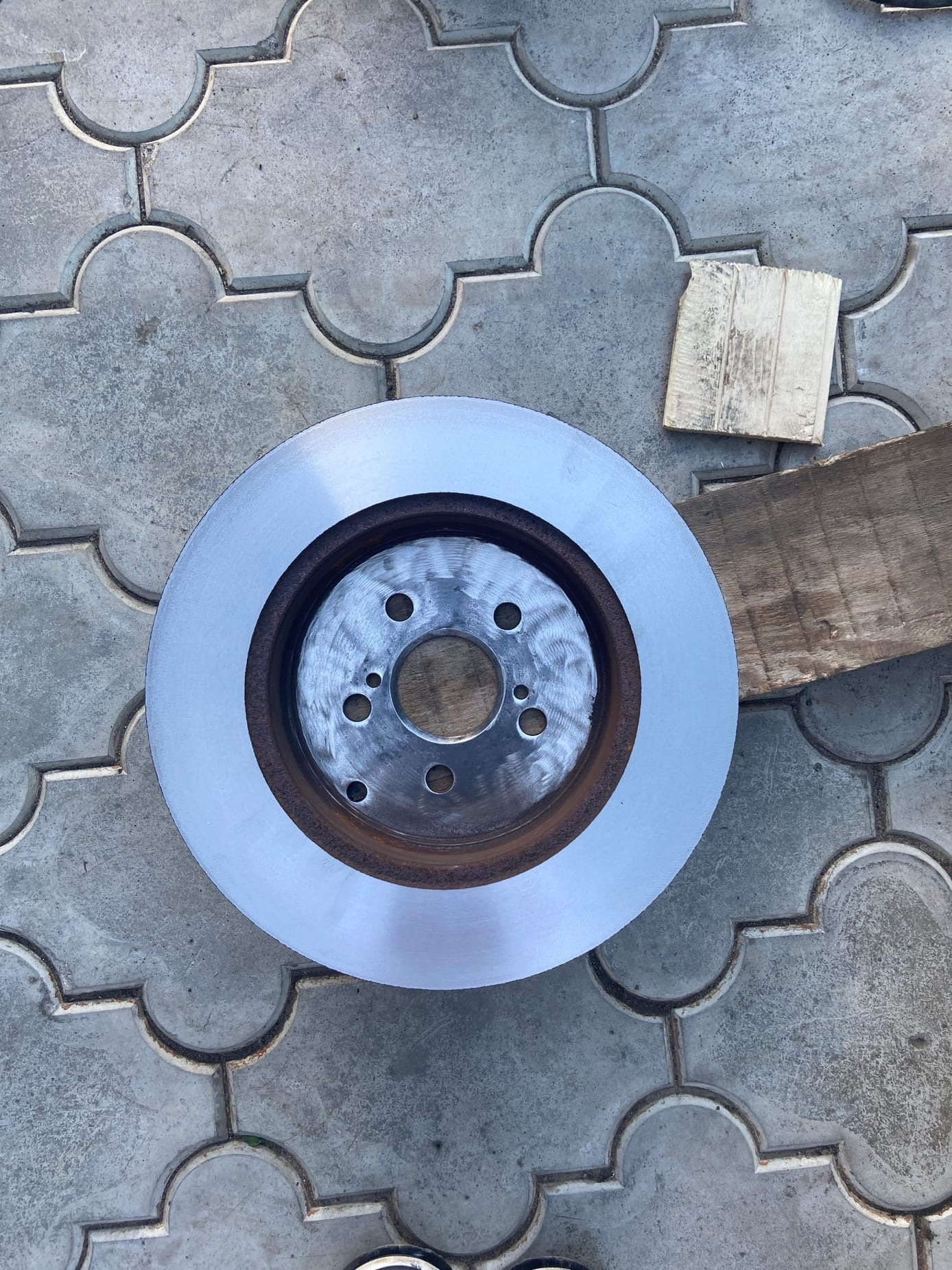 Розовые суппорта, тормозные диски G-Brake — Toyota Celica (230), 1,8 л ...