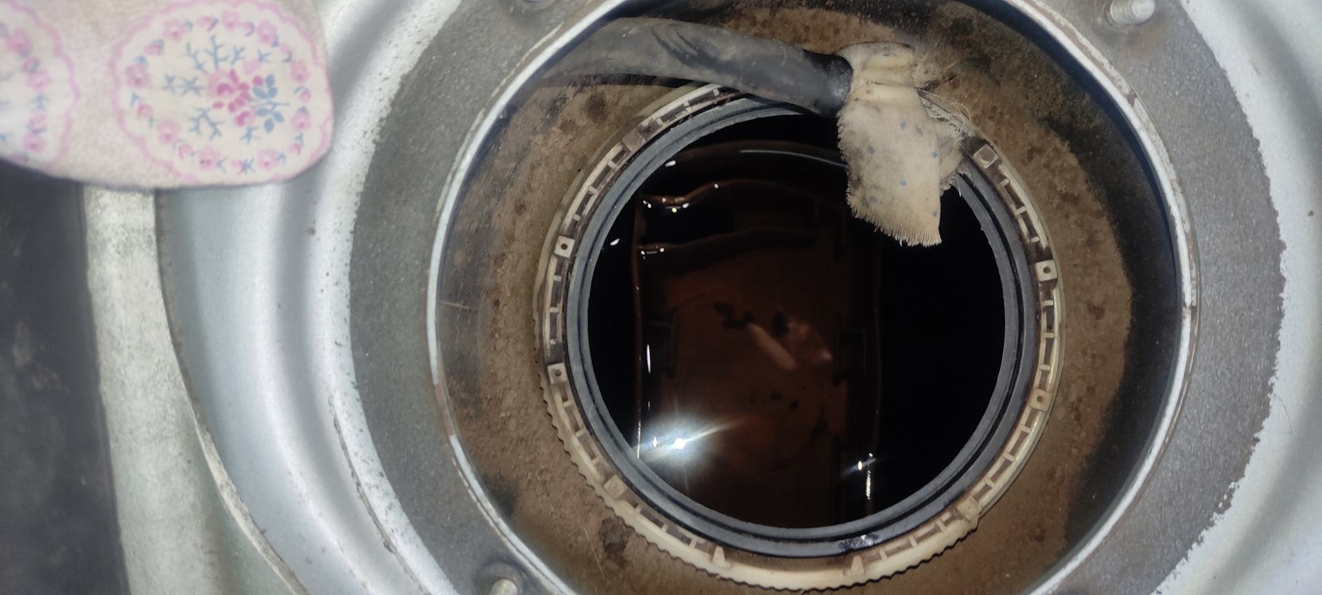 Мусорные контейнеры в кошелеве. Мусорные баки рязань. Там бак. Там бак. Леди баки супер кот.