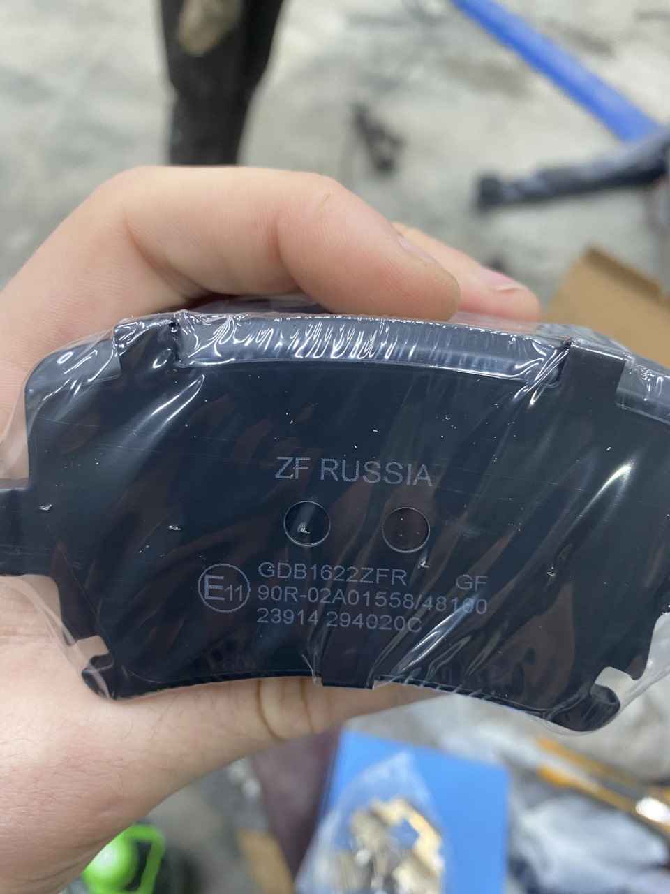 Фото в бортжурнале Audi A6 (C6). Запчасти на фото: GDB1622ZFR