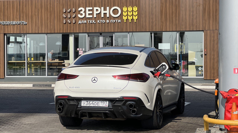Mercedes-Benz GLE-Class Coupe Бело-черная Курва